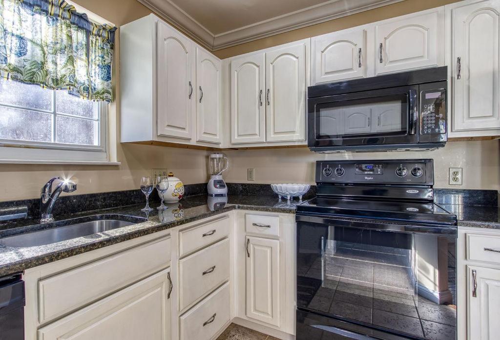 Ober Hideaway, Hot Tub, Wifi, 1089 Free Tickets Each Paid Day, Dollywood And More Gatlinburg Exterior photo